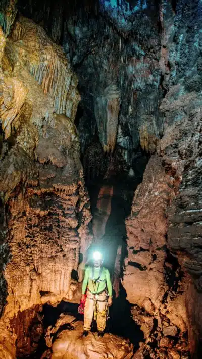 Espeleología – Avenc de Codoleda, Barcelona Espeleología – Avenc de Codoleda, Barcelona
