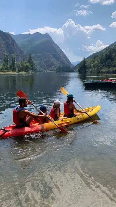 Alquiler de Kayak Cuádruple en el lago de La Torrassa (1h) Alquiler de Kayak Cuádruple en el lago de La Torrassa (1h)