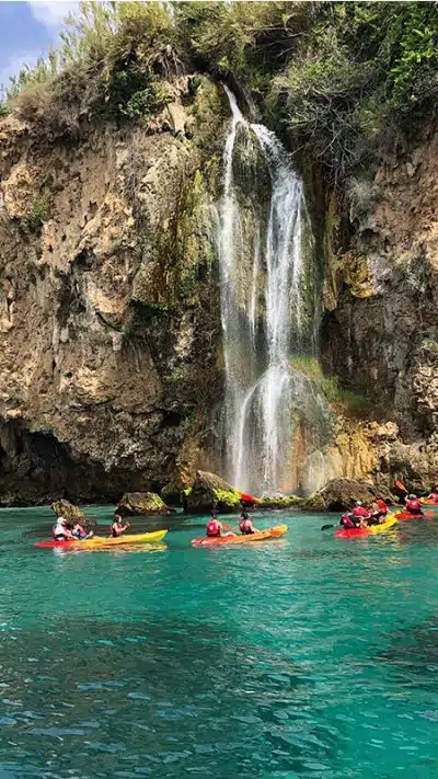 Ruta en Kayak 2h30 – Acantilados de Nerja y Cascada de Maro Ruta en Kayak 2h30 – Acantilados de Nerja y Cascada de Maro